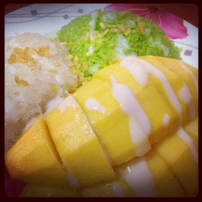 ข้าวเหนียวมูนแม่วารี มะม่วงหอม กะทิมัน คู่กันจริงๆ ที่ ร้านอาหาร ข้าวเหนียวแม่วารี