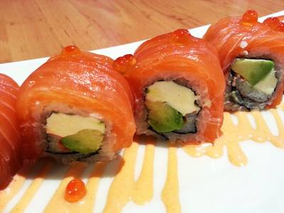 salmon roll 330 บาท ที่ ร้านอาหาร Fumi Japanese Cuisine สยามพารากอน
