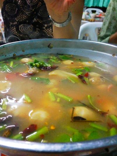 ต้มยำปลาคัง ที่ ร้านอาหาร ร้านกุ้งเป็น (เจ้เน้ยกุ้งเป็น)