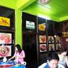 ร้านค่อนข้างใหญ่ มีห้องแอร์ แต่คนยังเต็มร้านเลย ที่ ร้านอาหาร ส้มตำหน้าเมือง พัทยาเหนือ