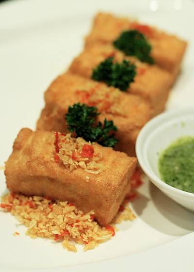 เต้าหู้ผัดพริกเกลือ ที่ ร้านอาหาร Buri Tara Wine Bar & Restaurant