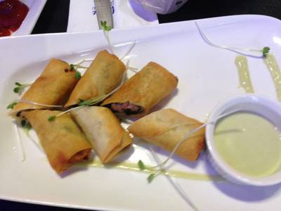 ปอเปียแซลมอนวาซาบิ ที่ ร้านอาหาร Wine I Love You Mega Bangna