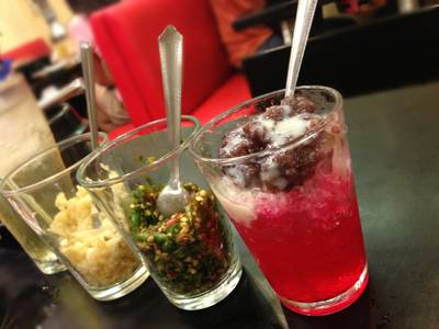 อะไรเอ่ยไม่เข้าพวก ที่ ร้านอาหาร Salang พญาไท