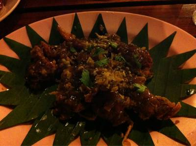 ปูนิ่มทอดกระเทียม ที่ ร้านอาหาร ไอยราซีฟู้ด (เกาะช้าง)
