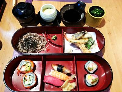 kouraku bento 290 บาท หลากหลายอย่าง คุ้มดี ที่ ร้านอาหาร Fumi Japanese Cuisine สยามพารากอน