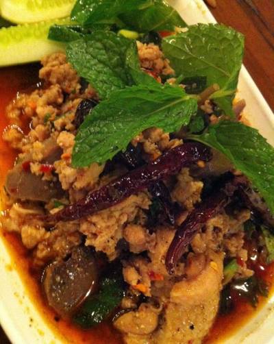 ลาบเป็ด ที่ ร้านอาหาร ยอดลาบเป็ดอุดร พระราม 9