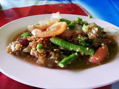ตำคอหมูย่าง มันๆ เค็มๆ ไม่มีมะละกอ ที่ ร้านอาหาร ส้มตำหน้าเมือง พัทยาเหนือ