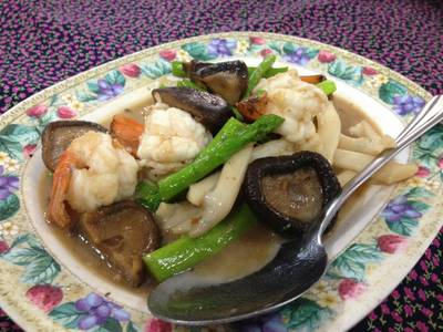 หน่อไม้ทะเลผัดกุ้ง ที่ ร้านอาหาร กุ้งอบภูเขาไฟ