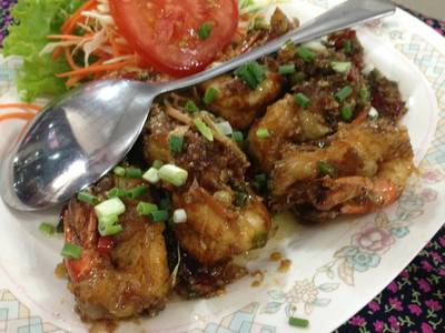 กุ้งคั่วพริกกระเทียม ที่ ร้านอาหาร กุ้งอบภูเขาไฟ