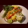 ผัดไทยกุ้งแม่น้ำ ที่ ร้านอาหาร ปานเทวี ริเวอร์ไซด์ รีสอร์ท&สปา
