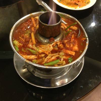 แกงส้มผักรวมทะเล ที่ ร้านอาหาร สมบูรณ์โภชนา จุฬาซอย 8