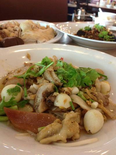 ผัดโป๊ยเซียน ที่ ร้านอาหาร กวนอา