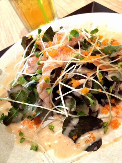 แซลมอนสลัด ที่ ร้านอาหาร Kazokutei Japanese Udon & Soba Central พระราม 3