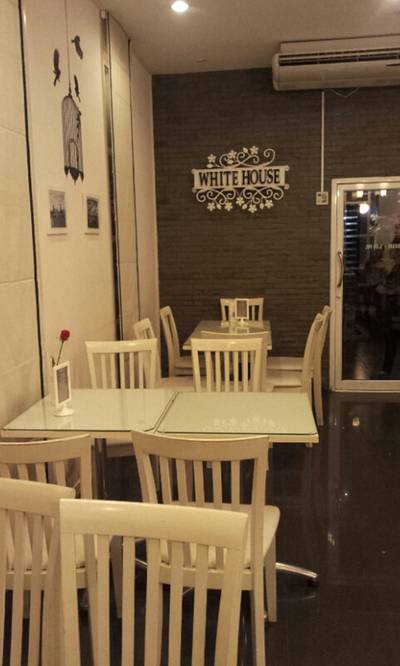 ร้านอาหาร White House Coffee