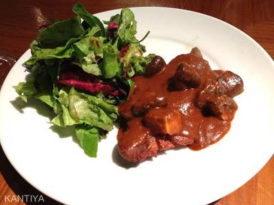 chicken steak with curry sauce เมนูสำหรัคนรักสุขภาพ ที่ ร้านอาหาร The Grill Tokyo