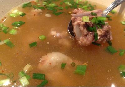 ต้มแซ่บหมู ที่ ร้านอาหาร ไก่ทอดเจ๊กี (ส้มตำโปโล)