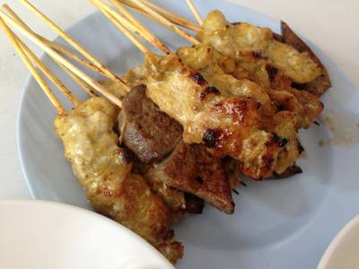 หมูสะเต๊ะ ตับสะเต๊ะ ที่ ร้านอาหาร ชองกี่