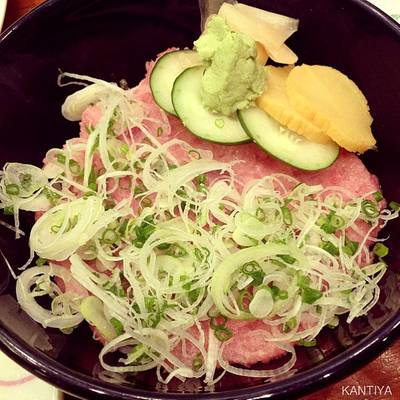 ข้าวหน้าโอโทโร่ ที่อยู่ใน set lunch ปลาสดให้มาเยอะมาก ที่ ร้านอาหาร The Grill Tokyo