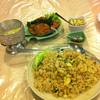 ข้าวผัดปู กับ ทอดมันปลากราย ที่ ร้านอาหาร ครัวบ้านสวน