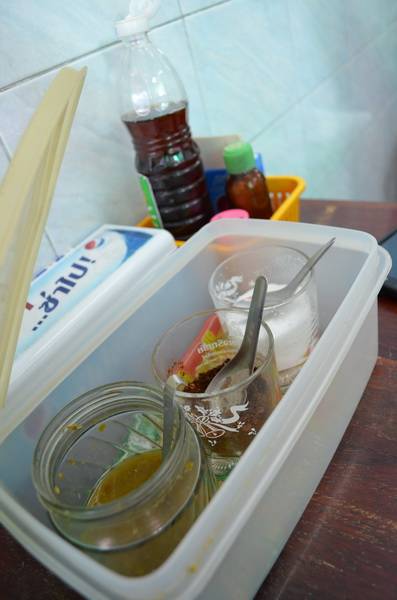 เครื่องปรุงพร้อมม ที่ ร้านอาหาร ลูกชิ้นราชวัตร