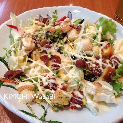 เริ่มกันที่สลัด ที่ ร้านอาหาร Jin Emon มาบุญครอง