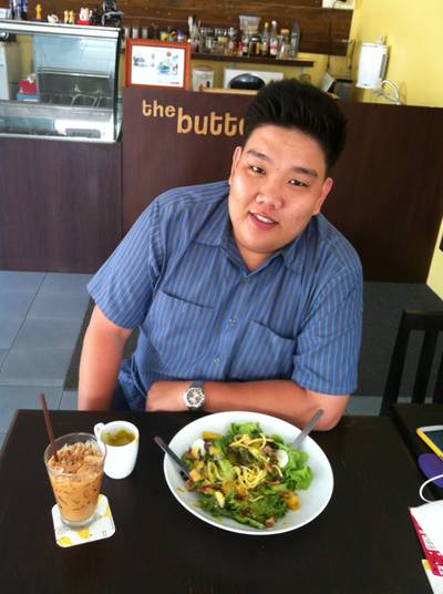 สลัดจานโต 69 บาท  ที่ ร้านอาหาร The Butterhead