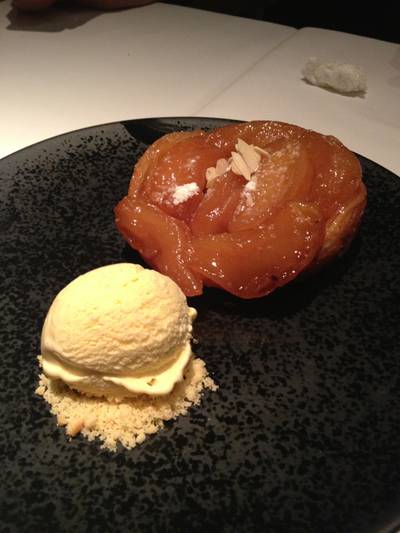 Apple Tart ที่ ร้านอาหาร Water Library Chamchuree Square Apple Tart ที่ ร้านอาหาร Water Library Chamchuree Square