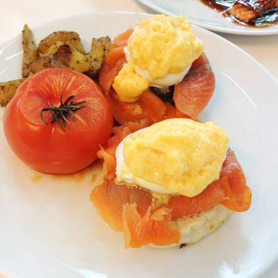 Smoked Salmon Egg Benedicted ที่ ร้านอาหาร Dean & Deluca ช่องนนทรี