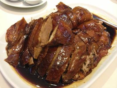 เป็ดย่างขึ้นชื่อของร้าน ที่ ร้านอาหาร Four Seasons Mega Bangna