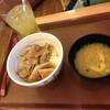 ข้าวหน้าหมูผัดซอสขิง ที่ ร้านอาหาร Sukiya (สุคิยะ) Asiatique