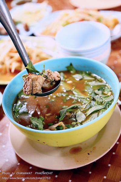 ต้มแซ่บกระดูกอ่อน ที่ ร้านอาหาร ไก่ย่างสืบศิริ