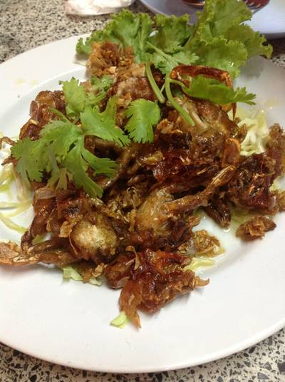 ปูนิ่มทอดกระเทียม ที่ ร้านอาหาร ร้านตังเก 1 ( เจ้ดำ )
