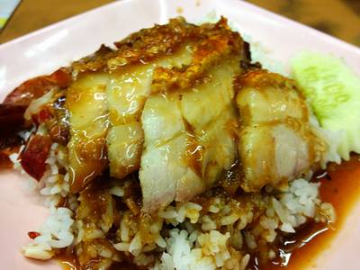 ข้าวหมูแดง หมูกรอบ ที่ ร้านอาหาร ข้าวมันไก่ 888 (Eighty Eight Eight)