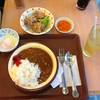 ข้าวแกงกะหรี่ไข่ออนเซ็นและชุดไก่คาราเกะ&ชาเขียว ที่ ร้านอาหาร Sukiya (สุคิยะ) Asiatique