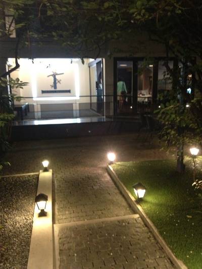 หน้าร้าน ที่ ร้านอาหาร Triplets Brasserie