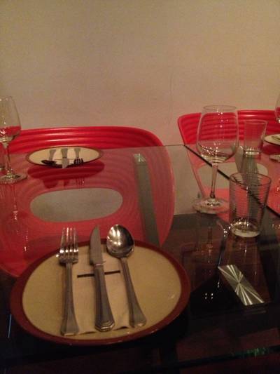 บนโต๊ะ ที่ ร้านอาหาร Triplets Brasserie