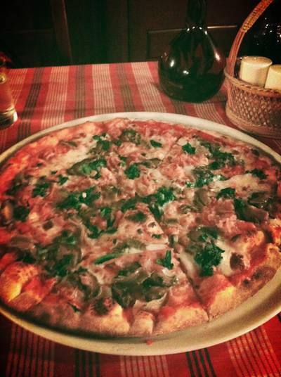 Tomato Ham Mushroom Spinach and Anchovy ที่ ร้านอาหาร Bella Napoli