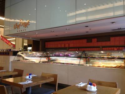 เคาเตอร์บาร์เค้ก ที่ ร้านอาหาร Lenotre Siam Paragon