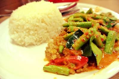 อร่อยมาก ปลาดุกฟูผัดพริกแกง ที่ ร้านอาหาร inter food maxvalue พัฒนาการ