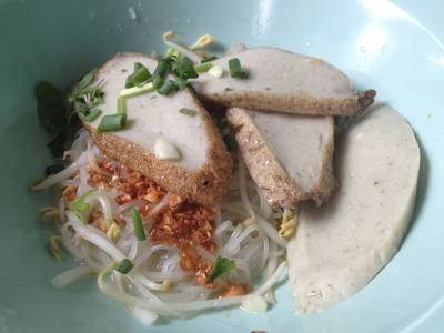 ต่อชามที่สอง คราวนี้ฮื่อก้วยล้วน 55 ที่ ร้านอาหาร ต.รุ่งโรจน์ ลูกชิ้นปลา