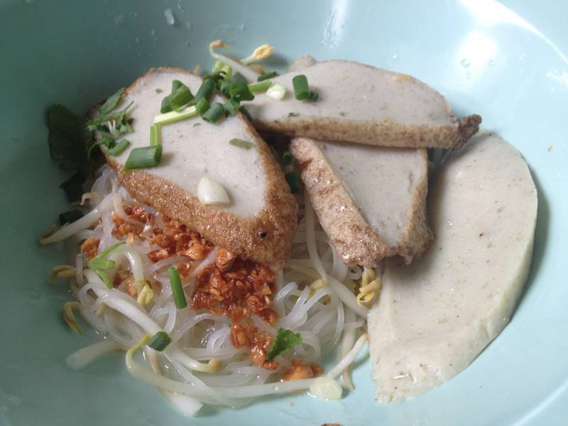 ต่อชามที่สอง คราวนี้ฮื่อก้วยล้วน 55 ที่ ร้านอาหาร ต.รุ่งโรจน์ ลูกชิ้นปลา
