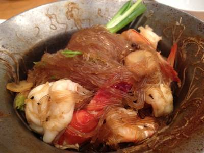 กุ้งอบวุ้นเส้น (270.-) ใช้กุ้งตัวใหญ่ๆ ที่ ร้านอาหาร แหลมเจริญซีฟู้ด Central World
