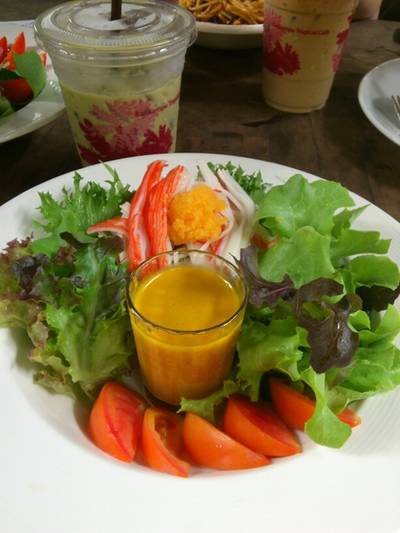 ร้านอาหาร บ้านก้ามปู ทรอปิคอล คาเฟ่