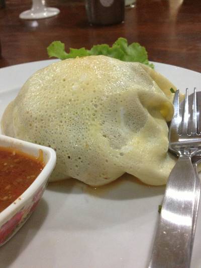 สุกี้แห้งห่อไข่ ที่ ร้านอาหาร อัฟทาวน์
