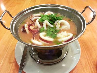หมึกไข่่นึ่งมะนาว 250 บาท ไข่เยอะ น้ำเปรี้ยวแซ่บสุดยอด ที่ ร้านอาหาร แหลมเจริญซีฟู้ด Central ลาดพร้าว