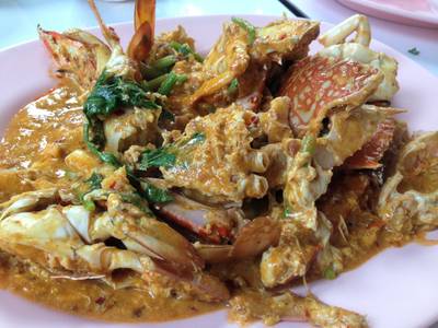 ปูผัดผงกระหรี่ (ปูม้า) ที่ ร้านอาหาร เก๋าใหญ่ ซีฟู๊ด