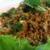 ลาบปลาดุก  ที่ ร้านอาหาร ต่ายเมี่ยงปลาเผา