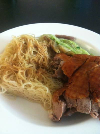 บะหมี่ขาห่านแห้ง - แนะนำทานที่ร้านอร่อยที่สุด เอากลับมาแล้วแห้งเกินไป ที่ ร้านอาหาร King's Palace Congee and Noodle Bar