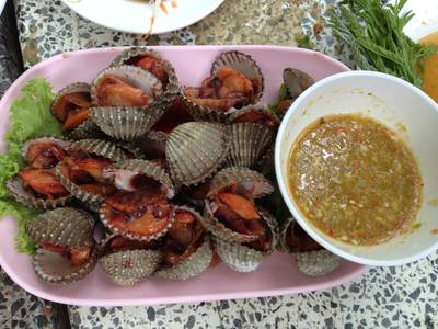 หอยแคลงลวก ที่ ร้านอาหาร อิ่มปลาเผา ตลิ่งชัน