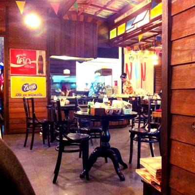 บรรยากาศภายในร้าน ที่ ร้านอาหาร ก๋วยเตี๋ยวไข่ย้อนยุค Central Bangna